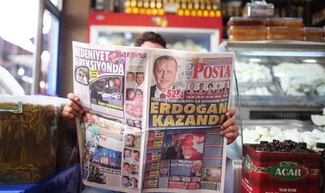 Θριαμβολογούν τα κυβερνητικά ΜΜΕ για την επανεκλογή Ερντογάν