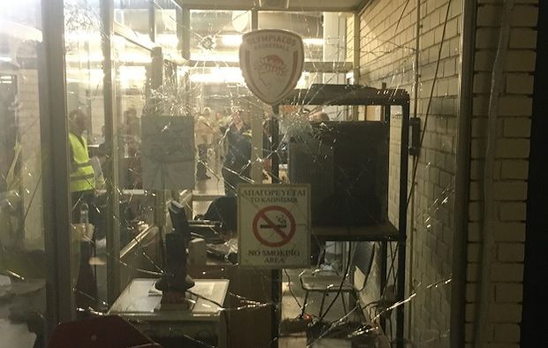Επεισόδια μεταξύ οπαδών και αστυνομικών στο ΣΕΦ πριν και μετά τον αγώνα