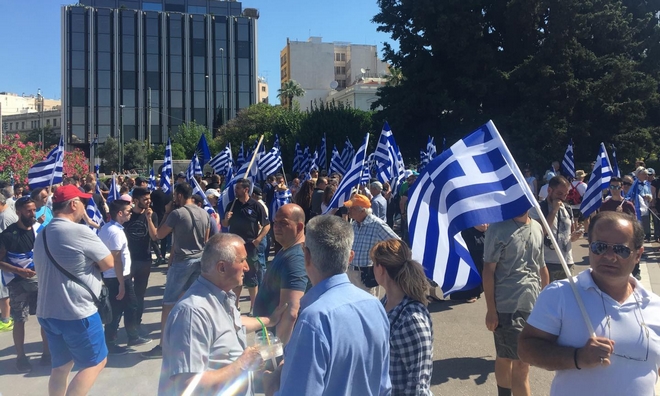 Παράλληλα συλλαλητήρια σε Αθήνα και Σκόπια για τη Μακεδονία