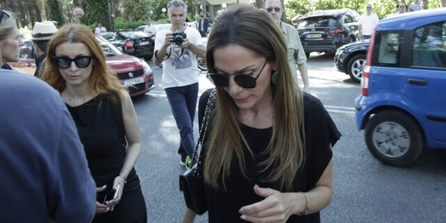 Κατά των πανελληνίων η Δέσποινα Βανδή: “Πάλι καλά που δίνουν μόνο 4 μαθήματα”
