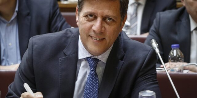 Τρανσφοβικό σχόλιο Βαρβιτσιώτη: “Τρανσέξουαλ η φωνή της χώρας προς τα έξω”