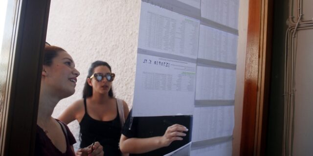 Πανελλήνιες 2018: Πτωτικές τάσεις στις βάσεις για Πολυτεχνεία και Ιατρικές – “Θολό” το τοπίο στο 1ο πεδίο