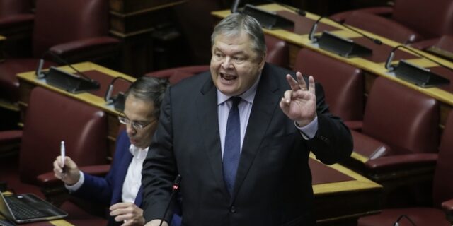 Βενιζέλος σε ΣΥΡΙΖΑ: “Σηκώνετε και τα πόδια” στην οικονομία