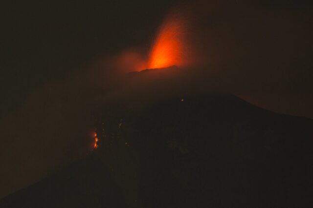 Ηφαίστειο Φουέγο: 73 νεκροί και εκατοντάδες αγνοούμενοι στη λάβα