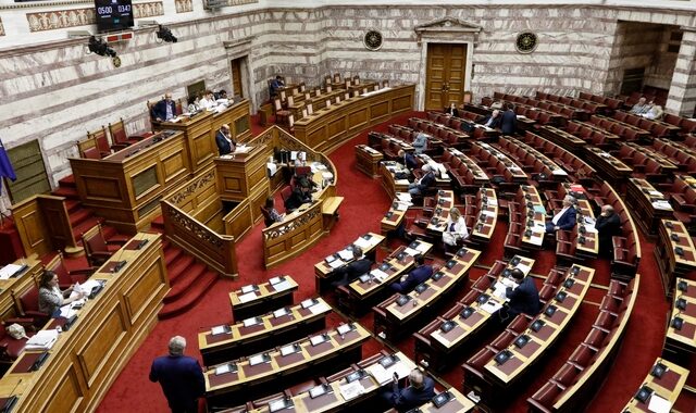 Βουλή: Αποσύρθηκε τροπολογία για αύξηση αποδοχών των προέδρων ΔΕΚΟ