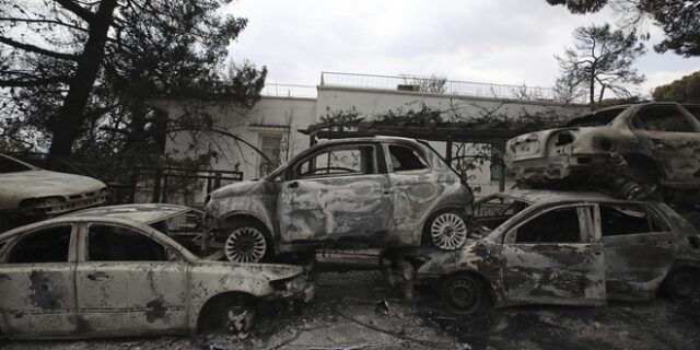Ξεκινά η καταγραφή των κατεστραμμένων οχημάτων από τις φωτιές