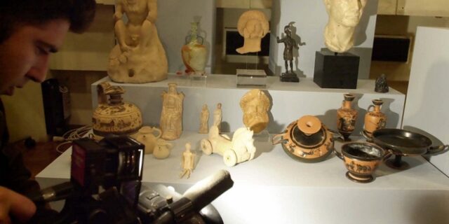 Επιχείρηση της Europol σε τέσσερις ευρωπαϊκές πόλεις – Κατασχέθηκαν χιλιάδες αρχαία ελληνικά αντικείμενα