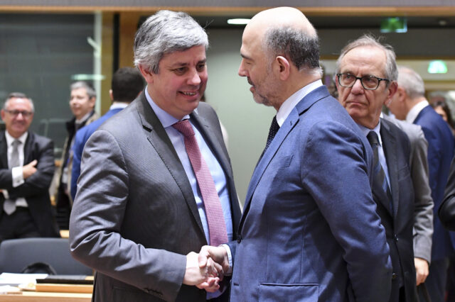 Eurogroup: Η επιτήρηση δεν είναι νέο πρόγραμμα, λένε Μοσκοβισί και Σεντένο