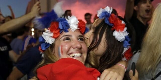 Έξαλλοι πανηγυρισμοί σε όλη τη Γαλλία για την πρόκριση