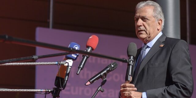 Αβραμόπουλος: “Η συμφωνία μεταξύ της Ευρωπαϊκής Συνοριοφυλακής και της Σερβίας υπέρ της ασφάλειας των εξωτερικών συνόρων της ΕΕ”