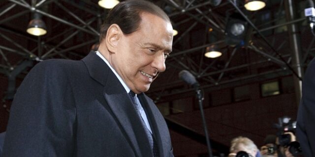 Ιταλία: Παραγραφή για τον χρηματισμό γερουσιαστή από τον Μπερλουσκόνι
