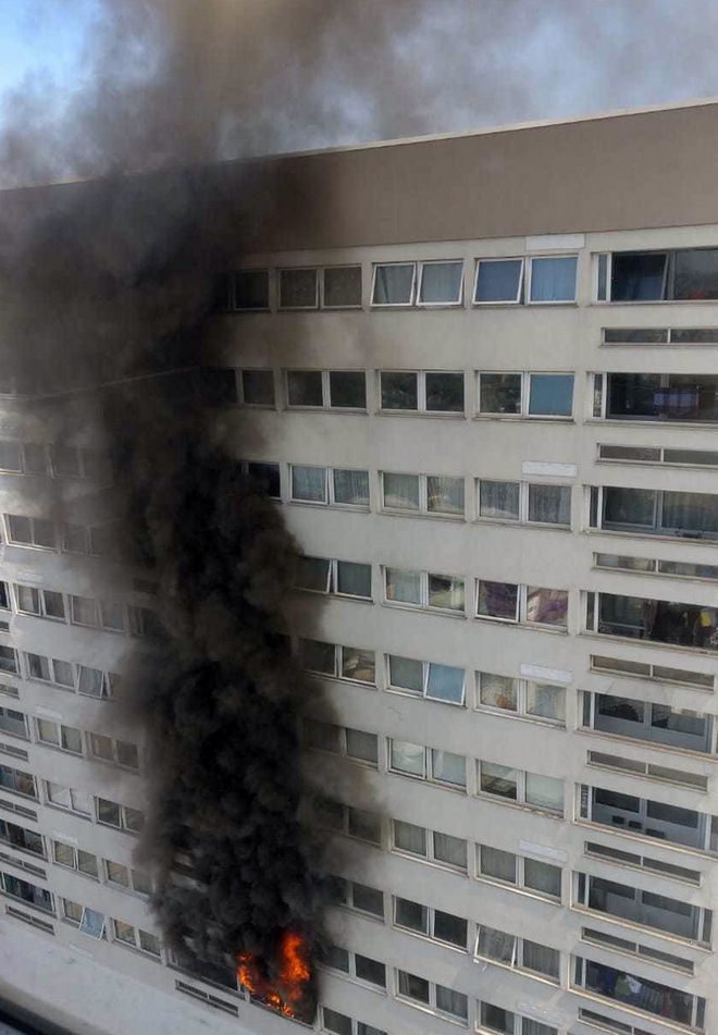Λονδίνο: Φωτιά ξέσπασε σε πολυκατοικία