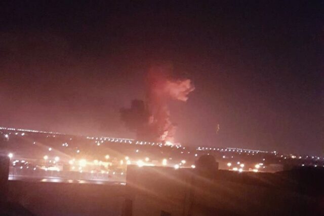 Έκρηξη και πυρκαγιά σε δύο δεξαμενές καυσίμων στο αεροδρόμιο του Καΐρου