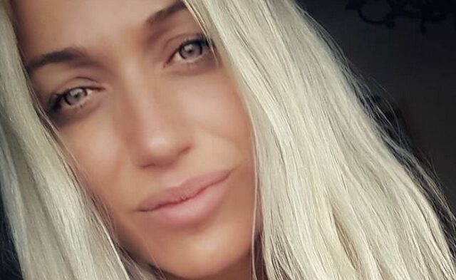 “Φέτες” στην παραλία η Κατερίνα Χαλικιά