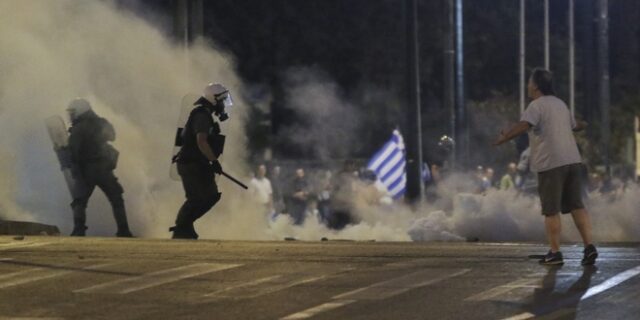 Στον εισαγγελέα οι συλληφθέντες στα χθεσινά επεισόδια στο Σύνταγμα