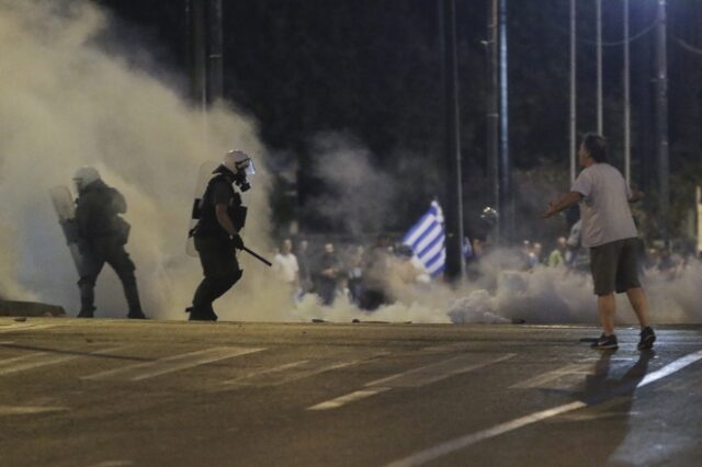 Στον εισαγγελέα οι συλληφθέντες στα χθεσινά επεισόδια στο Σύνταγμα