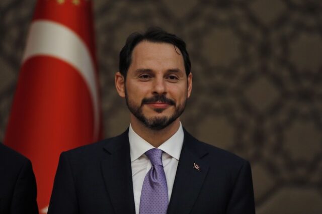 Σε ελεύθερη πτώση η τουρκική λίρα μετά τον διορισμό του νέου “τσάρου”