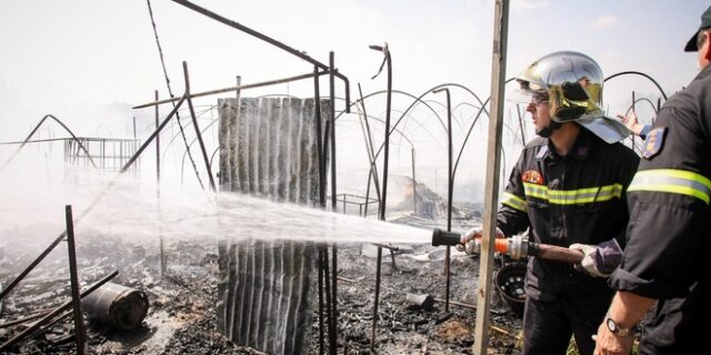 Φωτιά σε οικόπεδο στο Μενίδι