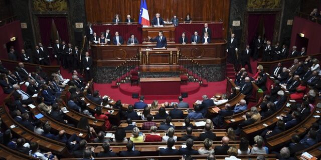 Γαλλία: Διαγράφεται από το Σύνταγμα η λέξη “φυλή”
