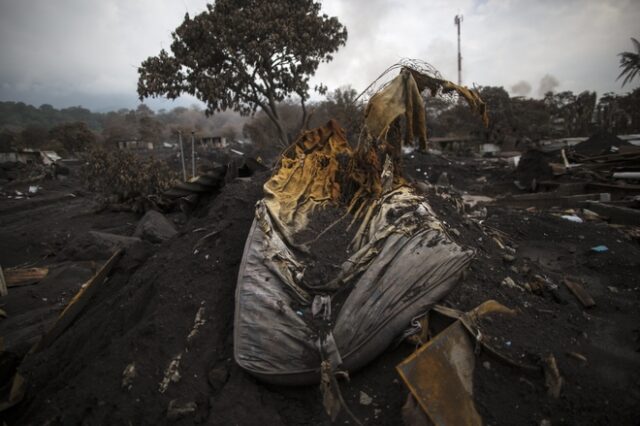 Γουατεμάλα: Στους 332 αυξήθηκαν οι αγνοούμενοι μετά την έκρηξη του Ηφαιστείου Φουέγο