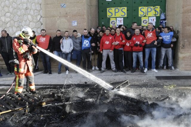 Γαλλία: 16 χιλιάδες νοικοκυριά χωρίς ρεύμα λόγω φωτιάς σε ηλεκτρικό διανομέα