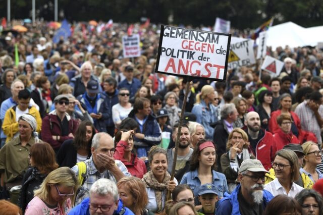 Γερμανία: Τουλάχιστον 50.000 πολίτες διαδήλωσαν για τη στάση του CSU στο μεταναστευτικό