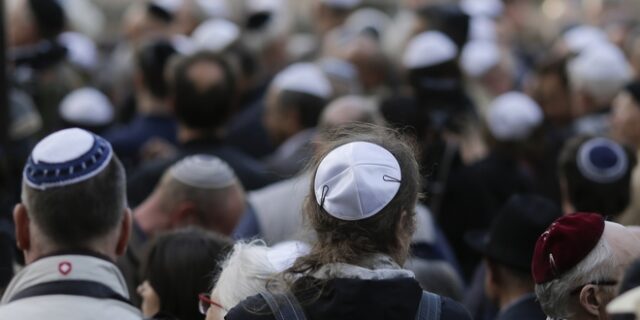Γερμανία: Δέχτηκε επίθεση και μετά τον χτύπησαν αστυνομικοί νομίζοντας ότι είναι ο δράστης