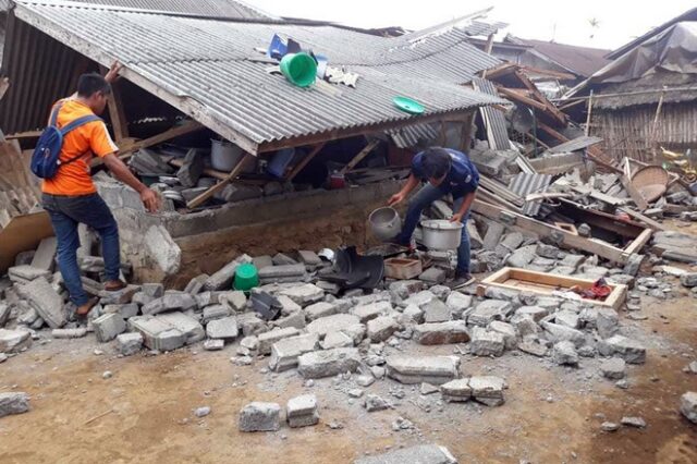 Σεισμός στην Ινδονησία: 500 άτομα απεγκλωβίστηκαν μετά από μεγάλη επιχείρηση