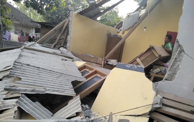 Σεισμός 6,4 Ρίχτερ στην Ινδονησία: 10 νεκροί, δεκάδες τραυματίες