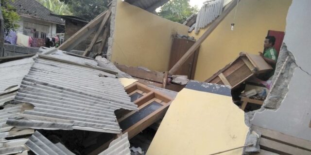 Σεισμός στην Ινδονησία: Τουλάχιστον 14 νεκροί – Περισσότεροι από 160 τραυματίες