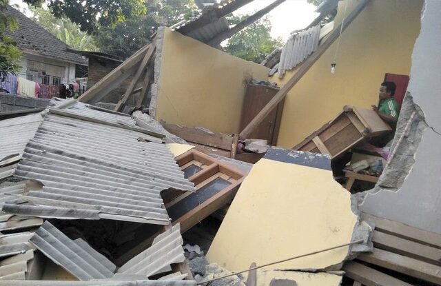 Σεισμός στην Ινδονησία: Τουλάχιστον 14 νεκροί – Περισσότεροι από 160 τραυματίες