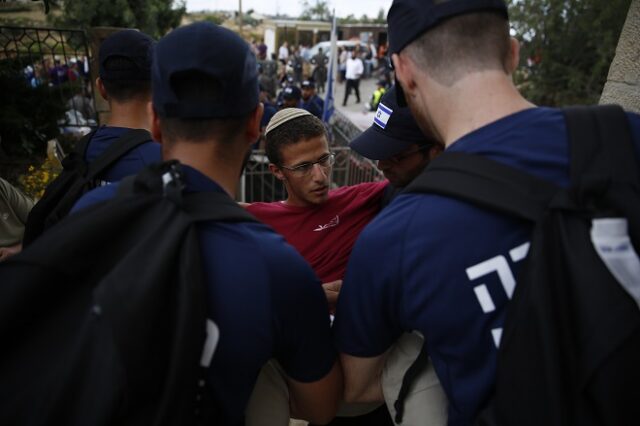 Τρεις Ισραηλινοί τραυματίστηκαν σοβαρά σε επίθεση με μαχαίρι