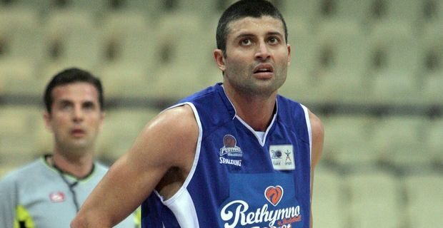 Θεούλης ο Καλλινικίδης, κάνει τον ναυαγοσώστη με μουσική Baywatch!