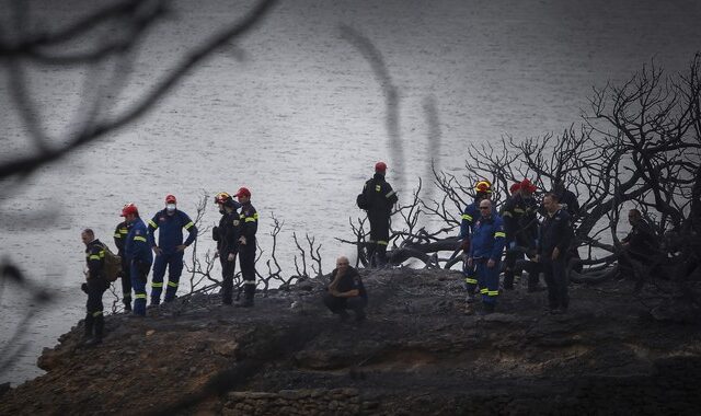 Φωτιά στο Μάτι: Εντοπίστηκε σορός από τους δύτες στο Κόκκινο Λιμανάκι – Στους 25 οι αγνοούμενοι