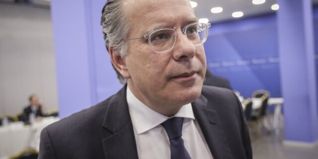 Ερωτήματα για την ανάληψη του ΥΠΕΞ από Τσίπρα θέτει ο Κουμουτσάκος