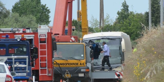 Παρολίγο τραγωδία στη Δράμα: Ανετράπη λεωφορείο των ΚΤΕΛ – 14 τραυματίες