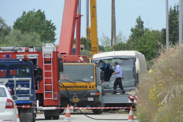 Παρολίγο τραγωδία στη Δράμα: Ανετράπη λεωφορείο των ΚΤΕΛ – 14 τραυματίες