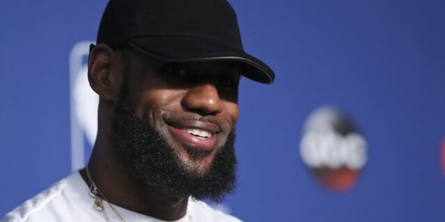 Στους Los Angeles Lakers ο Lebron James