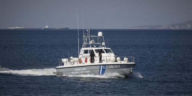 Θεσσαλονίκη: Προσάραξε σε αβαθή το πλοίο “Κωνσταντής” – Σε εξέλιξη επιχείρηση αποκόλλησης