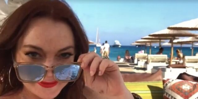 Λίντσεϊ Λόχαν: Κάνει τις διακοπές της στην Μύκονο ριάλιτι για το MTV