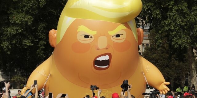 Λονδίνο: Στους δρόμους χιλιάδες Βρετανοί – Μαζικές διαδηλώσεις κατά Τραμπ