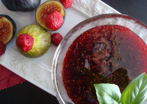 Μαρμελάδα σύκα με raspberries και φρέσκο βασιλικό