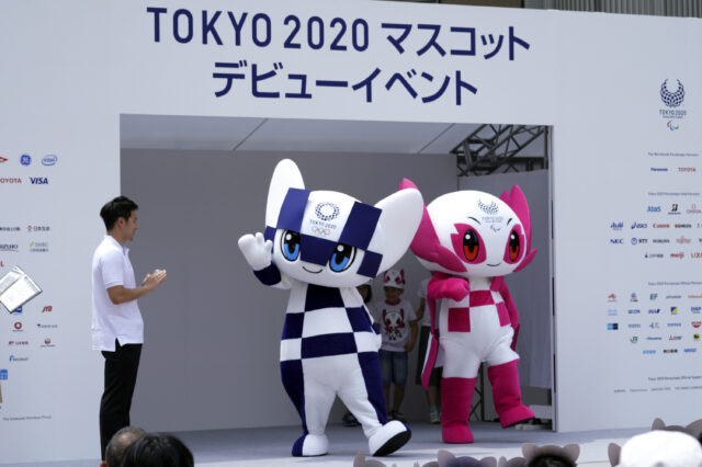 “Μέλλον” και “Αιωνιότητα” οι δύο μασκότ των Ολυμπιακών Αγώνων του Τόκιο