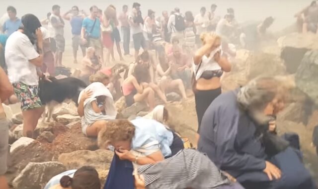 Νέο συγκλονιστικό βίντεο από το Μάτι: Δεκάδες άνθρωποι στα βράχια περιμένουν βοήθεια