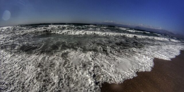 Θερμοκρασία σε υψηλά επίπεδα σε δυτικά και βόρεια – Μελτέμι 6-7 και τοπικά 8 μποφόρ στο Αιγαίο