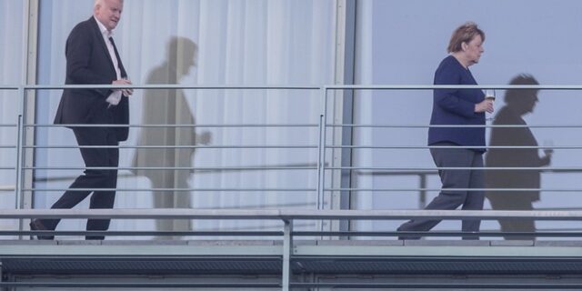 Deutsche Welle: Πολιτικός σεισμός στη Βαυαρία – Αγωνία στο Βερολίνο