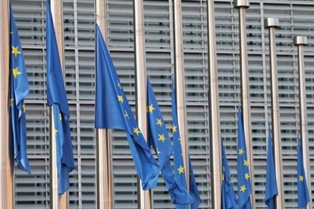 Ευρωπαϊκή αλληλεγγύη: Μεσίστιες οι σημαίες στις Βρυξέλλες