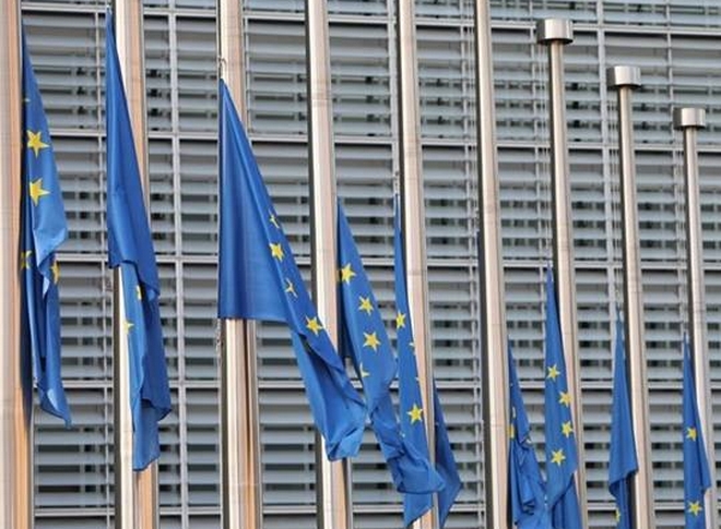 Ευρωπαϊκή αλληλεγγύη: Μεσίστιες οι σημαίες στις Βρυξέλλες