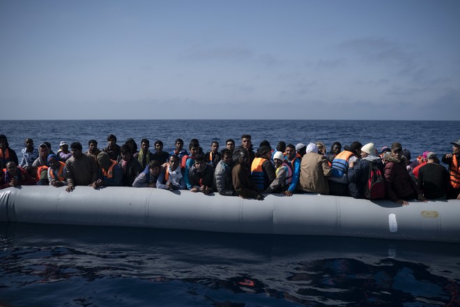 Σαλβίνι: Πλοίο με 200 μετανάστες κατευθύνεται προς την Ιταλία