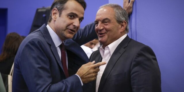 Τα χαμόγελα Μητσοτάκη- Καραμανλή και το Blitzkrieg του Αυγενάκη